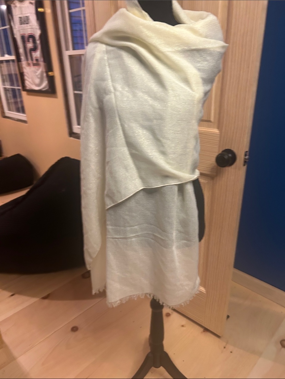 Beautiful Echo Cream Shawl Wrap - Unbranded Elegant Lightweight Scarf